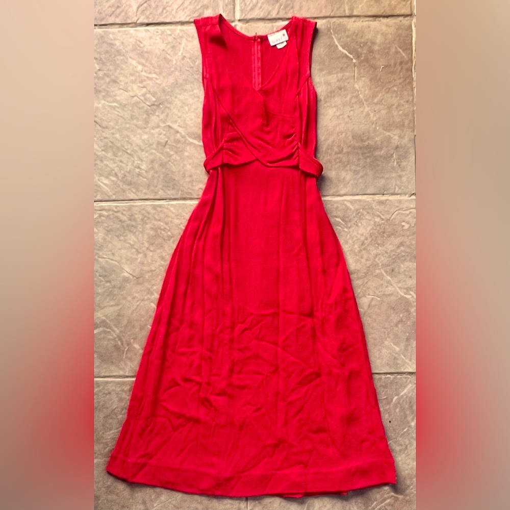 Elegant, delicate, versatile and feminine, with a spectacular red